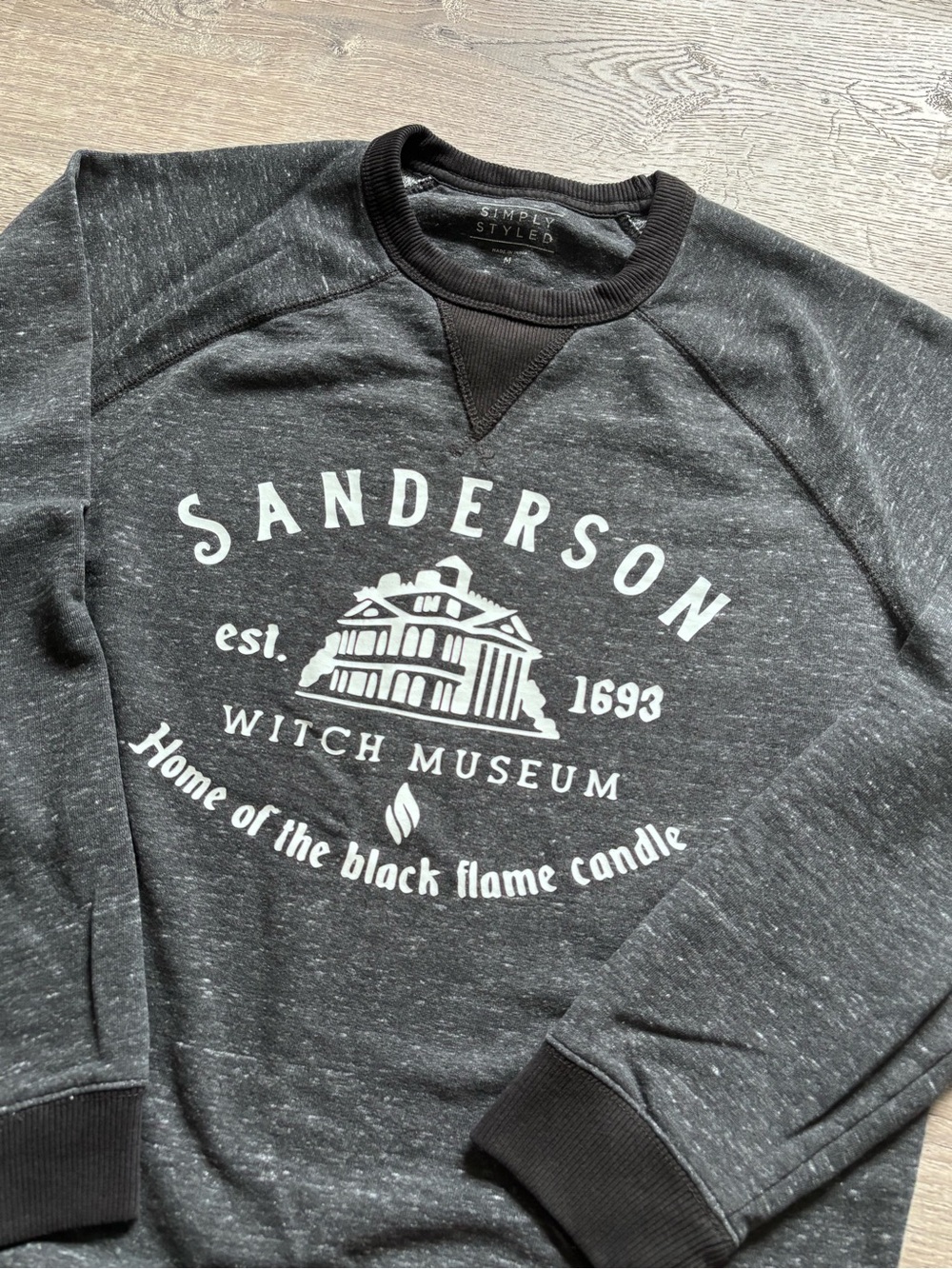 Sanderson Witch Museum Crewneck sweatshirt - Picture 2 of 4